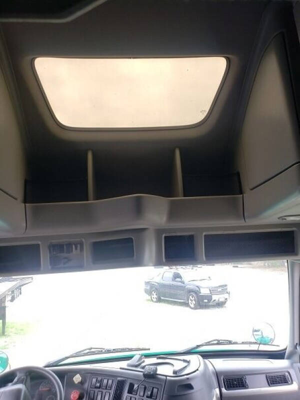 2011 Volvo VNL