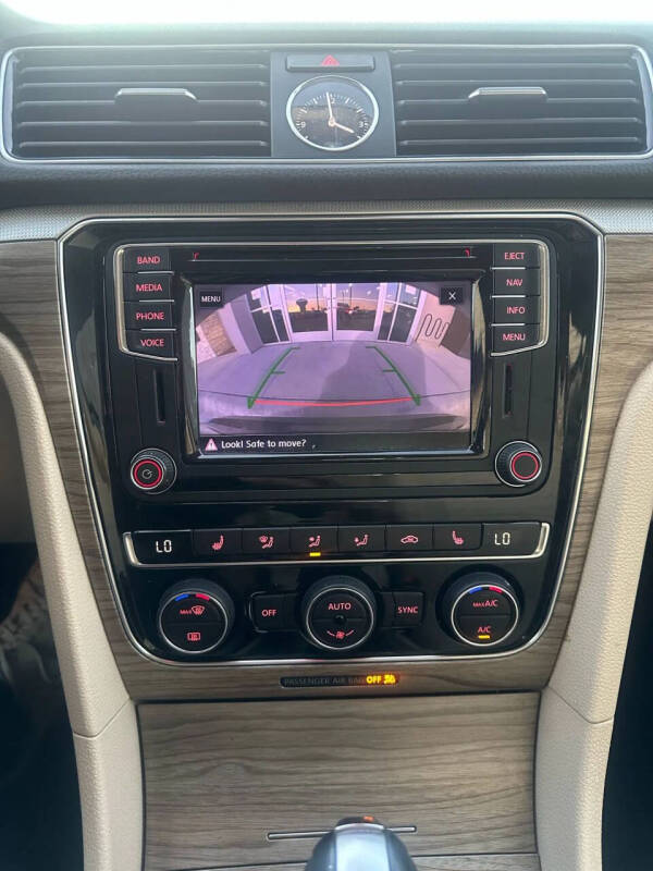 2017 Volkswagen Passat 1.8T SEL Premium