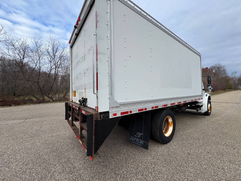 2018 Freightliner M2 106