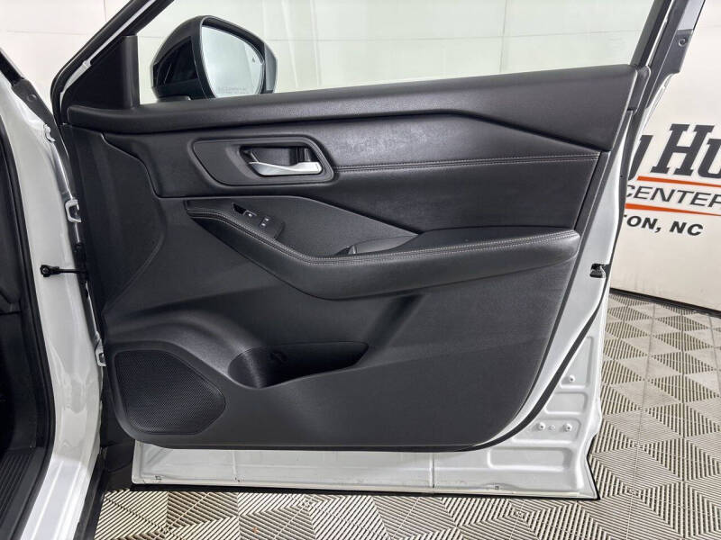 2024 Nissan Rogue SL