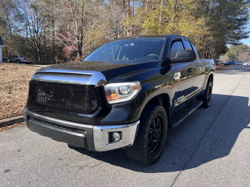 2015 Toyota Tundra SR5's photo