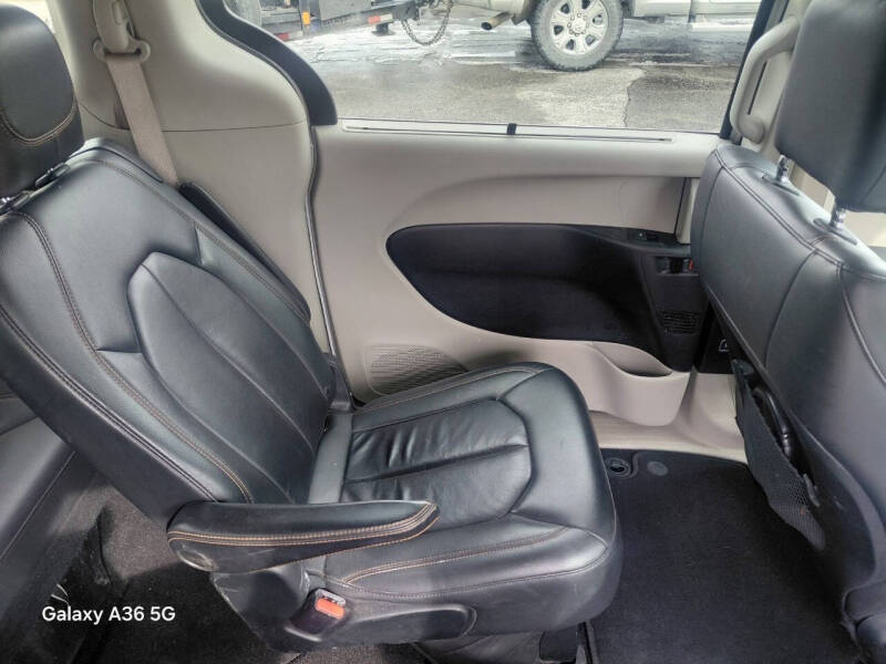 2017 Chrysler Pacifica Touring-L