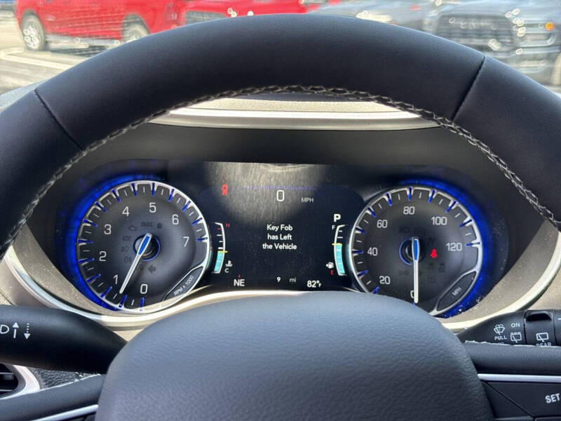 2027 Chrysler Pacifica Select