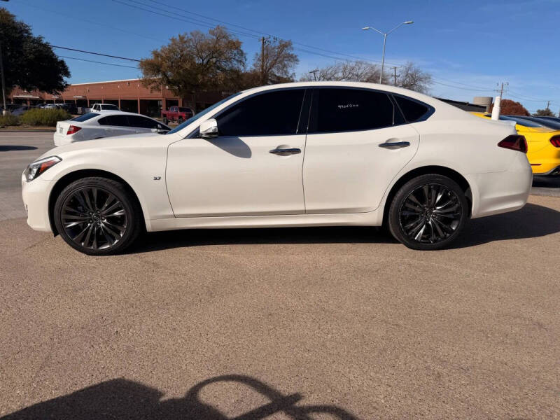 2016 Infiniti Q70 3.7