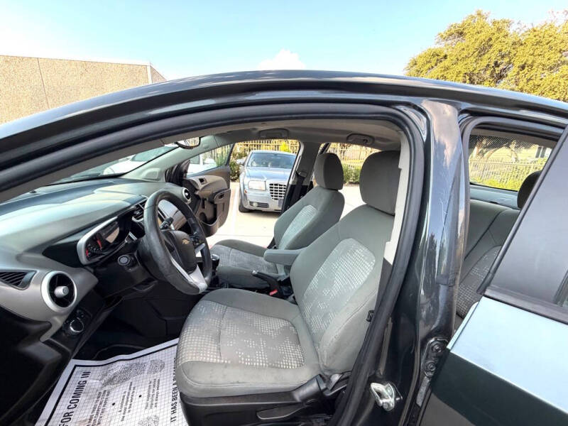 2017 Chevrolet Sonic LS Manual