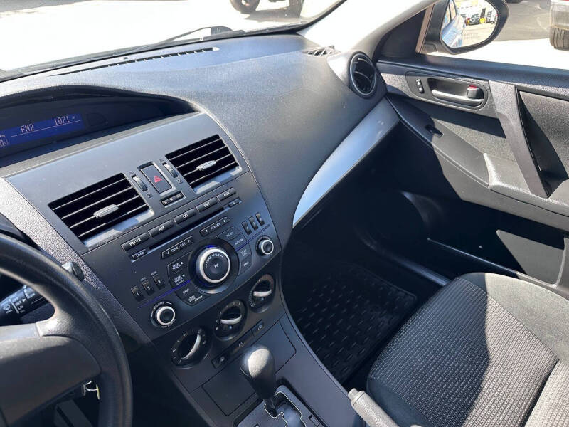 2013 Mazda MAZDA3 i SV