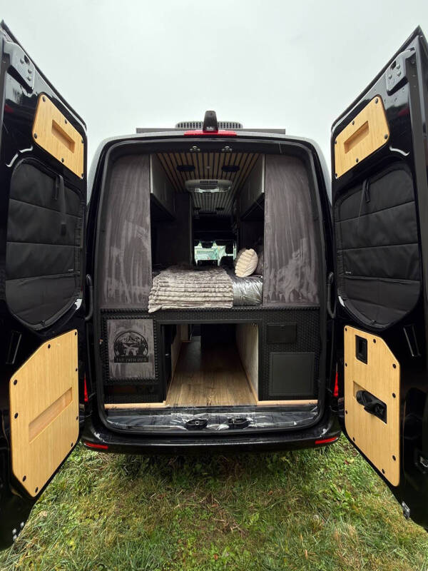 2024 Mercedes-Benz Sprinter 2500