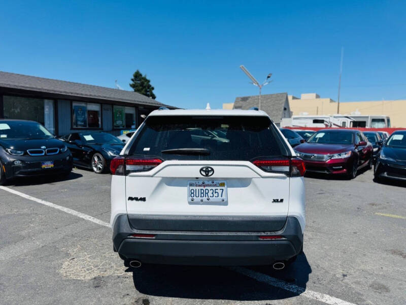 2021 Toyota RAV4 XLE