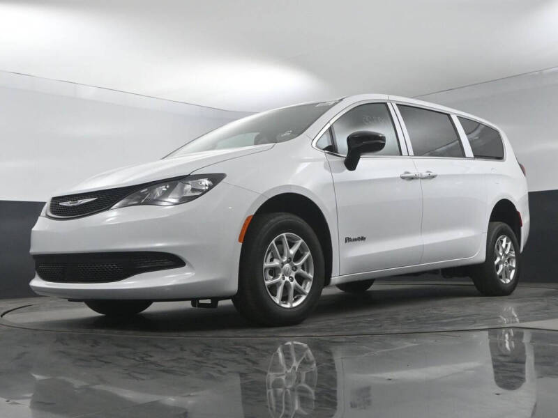 2025 Chrysler Voyager LX