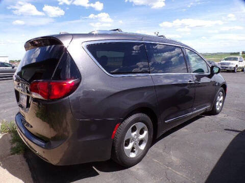2017 Chrysler Pacifica Touring-L Plus