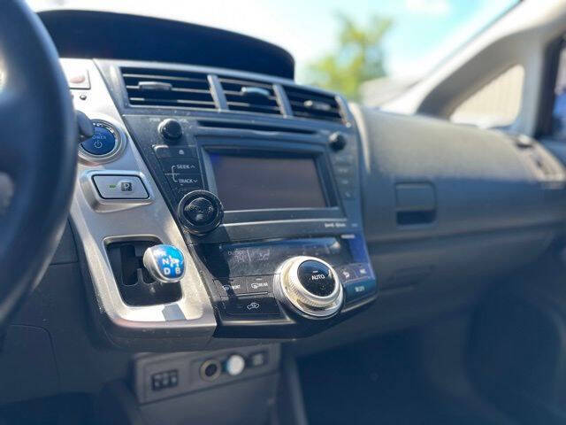 2014 Toyota Prius v Five