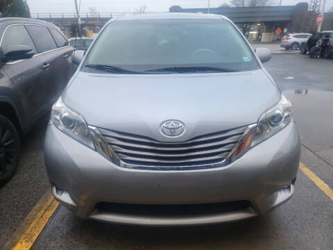 2014 Toyota Sienna for sale at OFIER AUTO SALES in Freeport NY