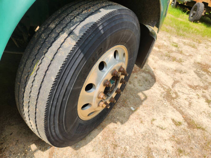 2006 Freightliner M2 106