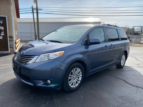 2013 Toyota Sienna for sale at Mohr's Motors LLC in Spencer IN