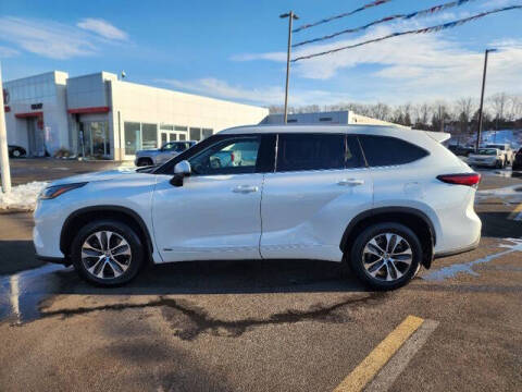 2022 Toyota Highlander Hybrid XLE