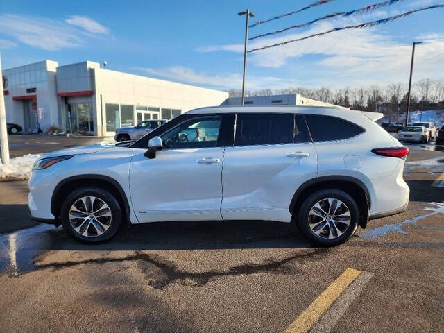 2022 Toyota Highlander Hybrid XLE