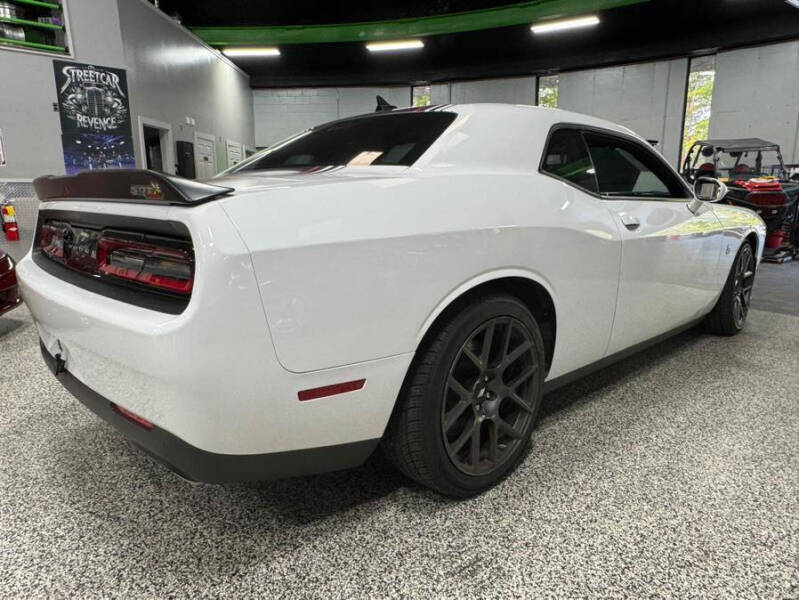 2018 Dodge Challenger 392 HEMI Scat Pack Shaker