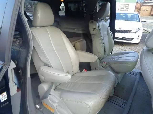 2012 Toyota Sienna XLE 8-Passenger