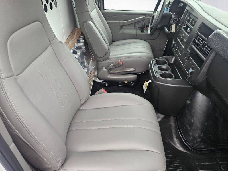 2025 Chevrolet Express 2500