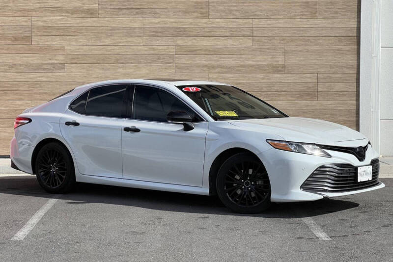 2019 Toyota Camry Hybrid XLE