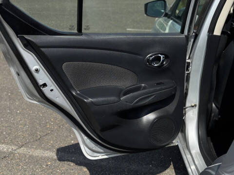 2016 Nissan Versa 1.6 SV