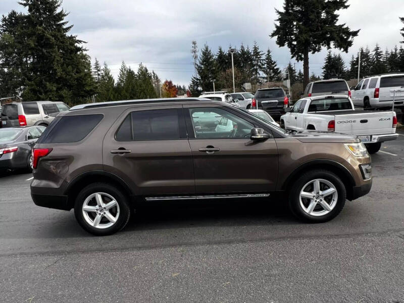 2016 Ford Explorer XLT photo 6