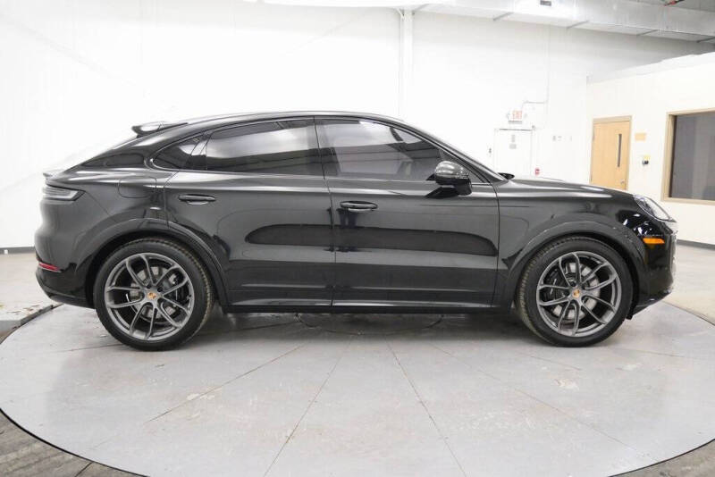 2025 Porsche Cayenne GTS Coupe