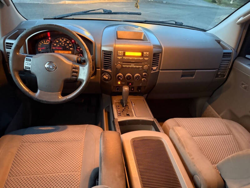 2004 Nissan Armada SE
