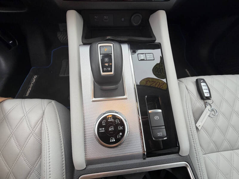 2023 Mitsubishi Outlander PHEV SEL