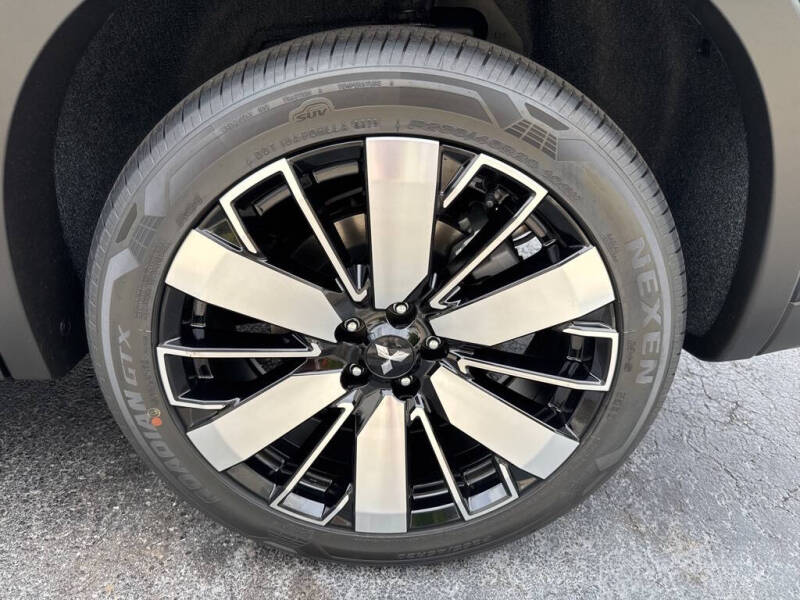 2025 Mitsubishi Outlander SE