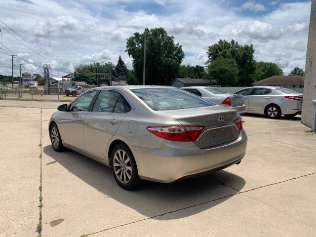 2015 Toyota Camry Hybrid for sale at Quantum Auto Co in Plainfield, IL