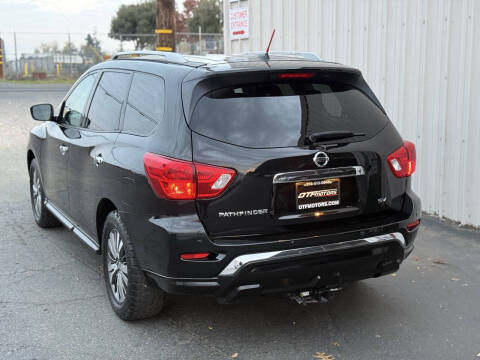 2018 Nissan Pathfinder SV
