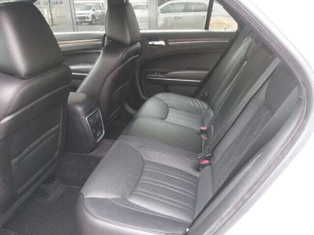 2017 Chrysler 300 C Platinum