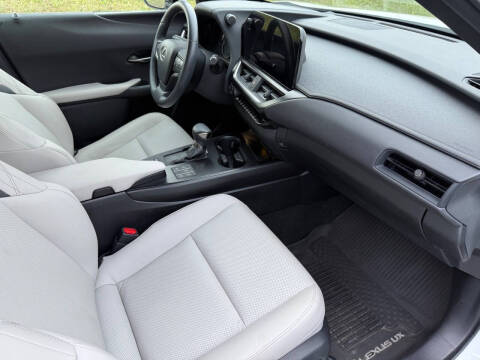 2023 Lexus UX 250h Premium