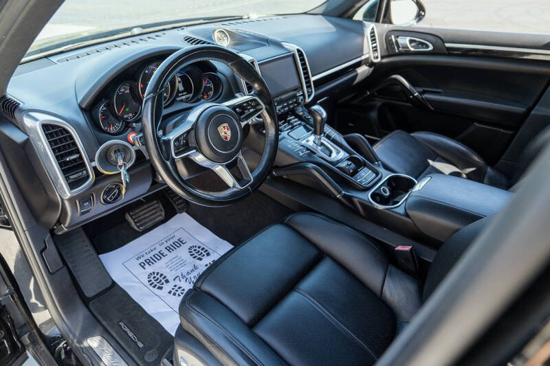 2017 Porsche Cayenne Platinum Edition