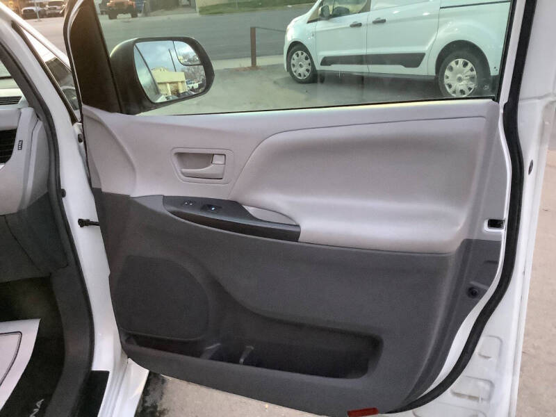 2017 Toyota Sienna L 7-Passenger