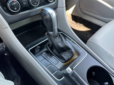 2017 Volkswagen Passat 1.8T R-Line