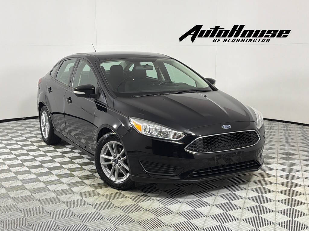 2017 Ford Focus Sedan SE's photo