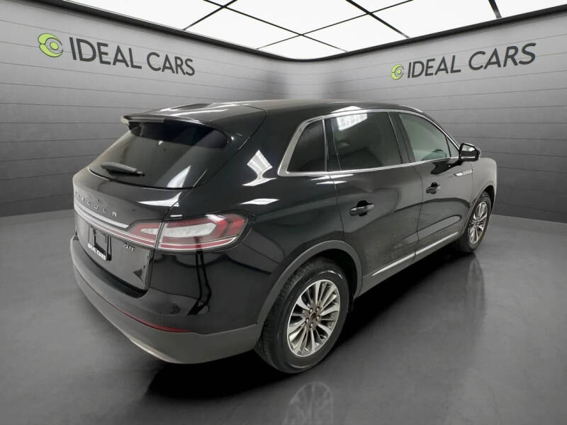 2019 Lincoln Nautilus Select