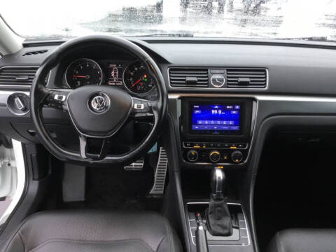 2017 Volkswagen Passat 1.8T R-Line