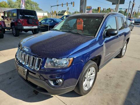 2015 Jeep Compass for sale at SpringField Select Autos in Springfield IL
