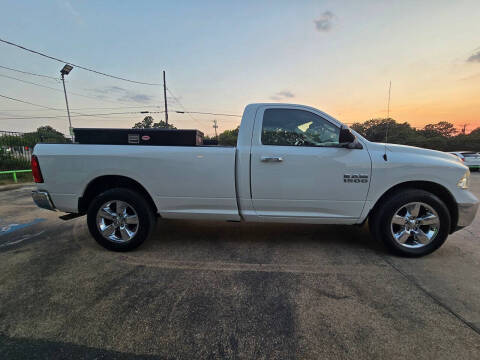 2016 RAM 1500 SLT