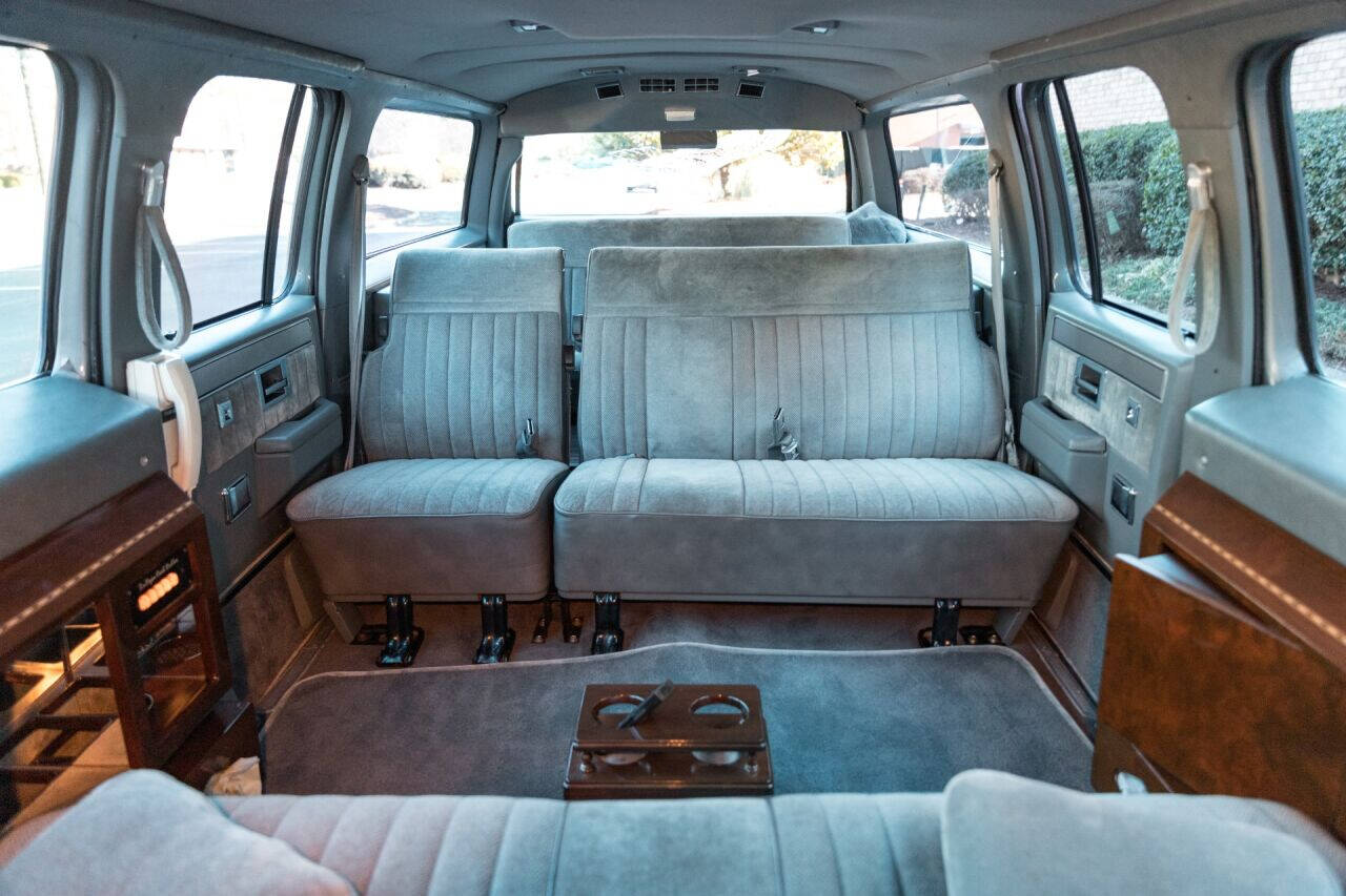 1988 Chevrolet Suburban 3