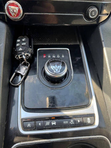 2017 Jaguar F-PACE 35t R-Sport