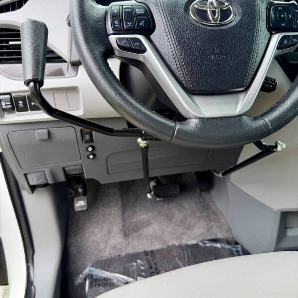 2020 Toyota Sienna XLE 8-Passenger