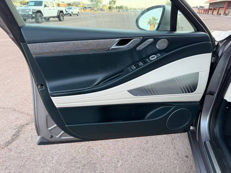 2023 Genesis Electrified G80