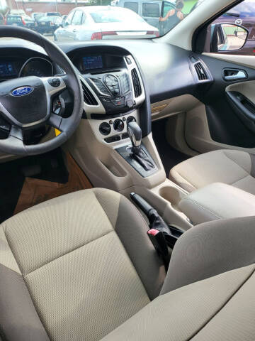 2012 Ford Focus for sale at Johnny's Motor Cars in Toledo OH