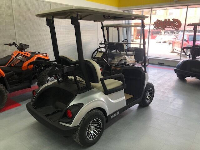 2017 Yamaha QuieTech Gas Golf Car - Silver