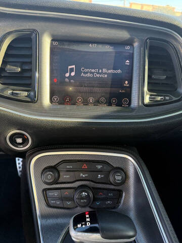 2017 Dodge Challenger SXT Plus