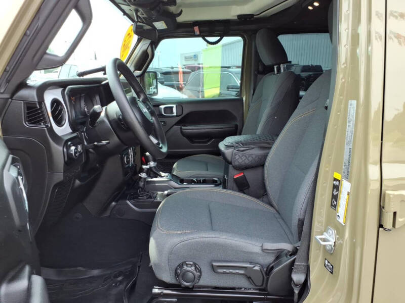 2025 Jeep Gladiator NightHawk